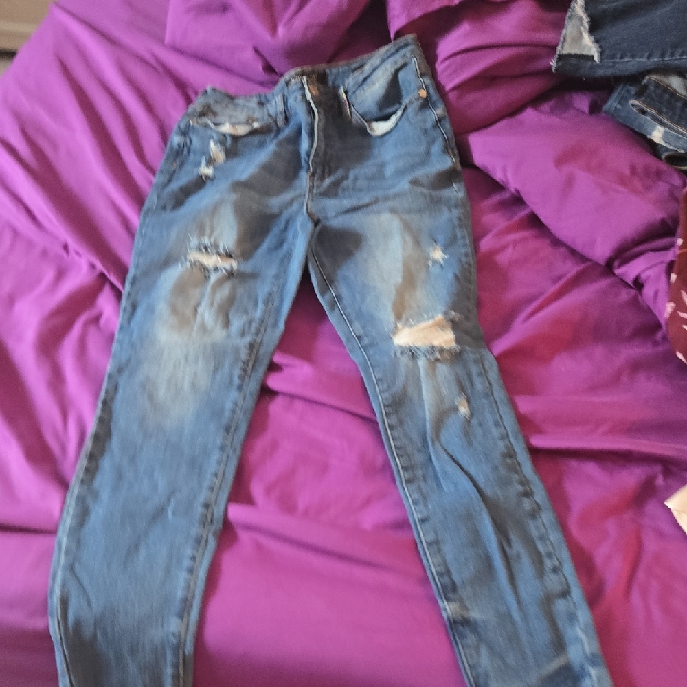 Judy Blue Distressed Skinny Jeans in Classic Blue